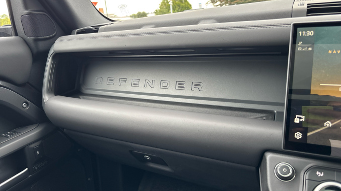 Land Rover Defender 3.0 D250 X-Dynamic HSE 110 5dr Auto Diesel Estate - Image 25